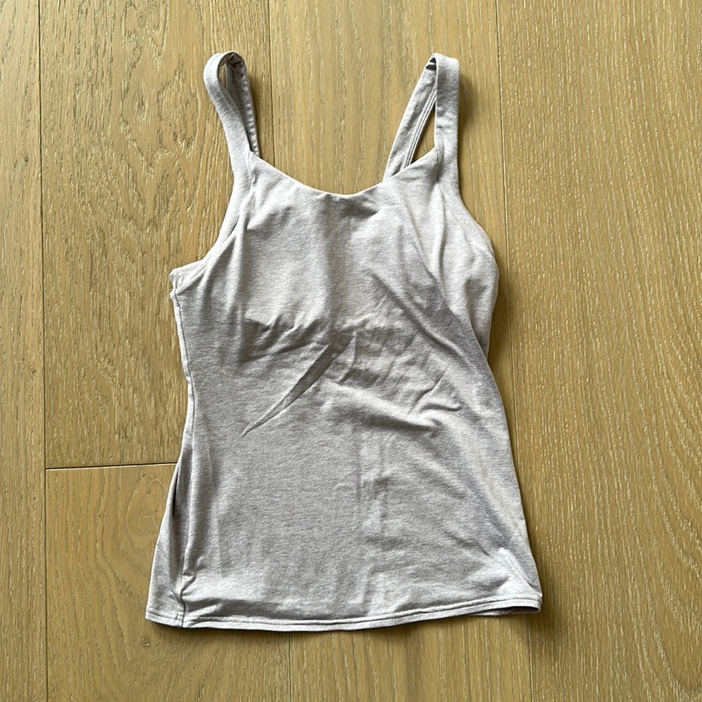 Alo women’s tank top with built-in bra. size M